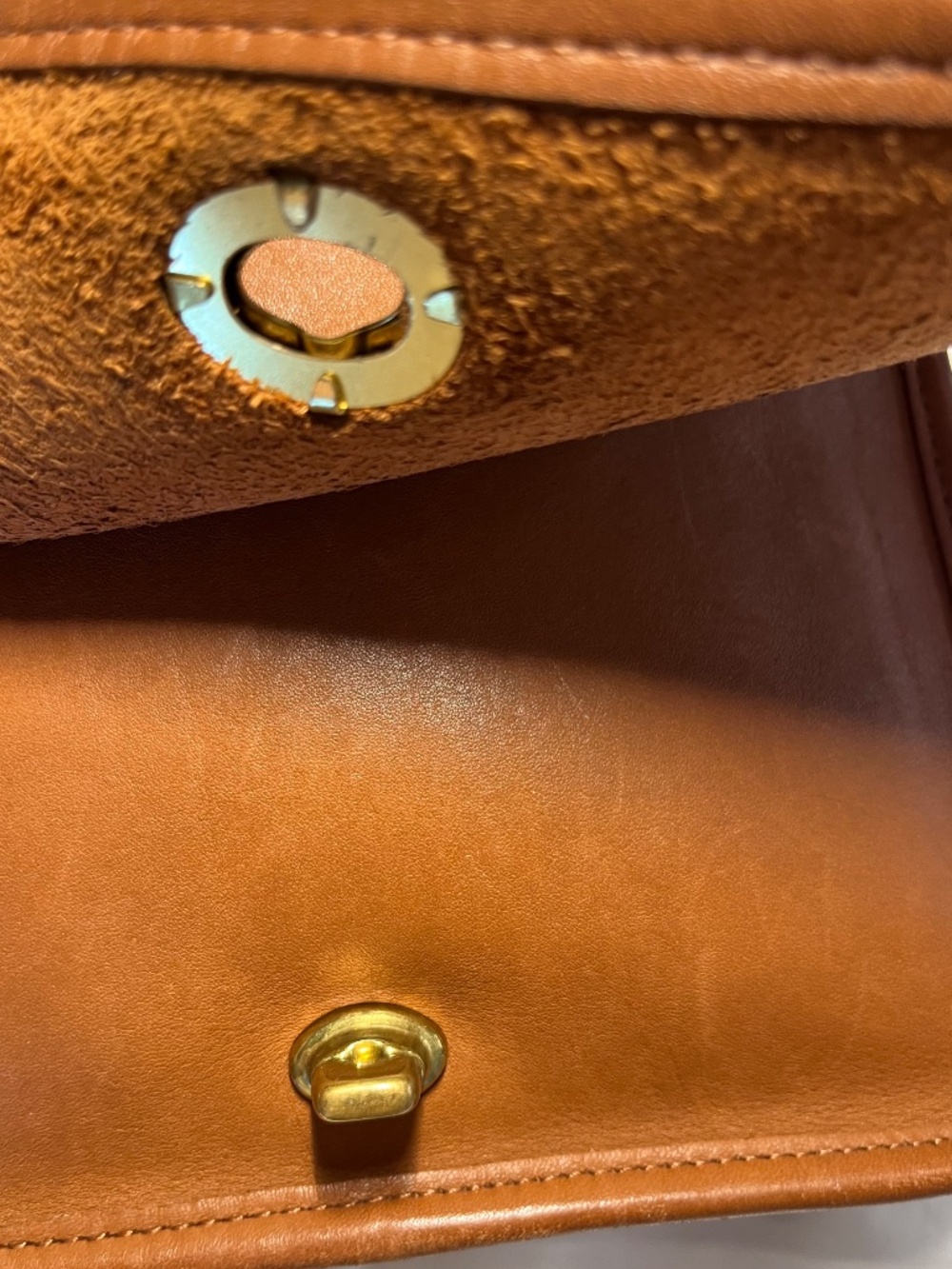 Vintage COACH Compact Pouch (Model 9620) Leather Crossbody Bag - Picture 6 of 7